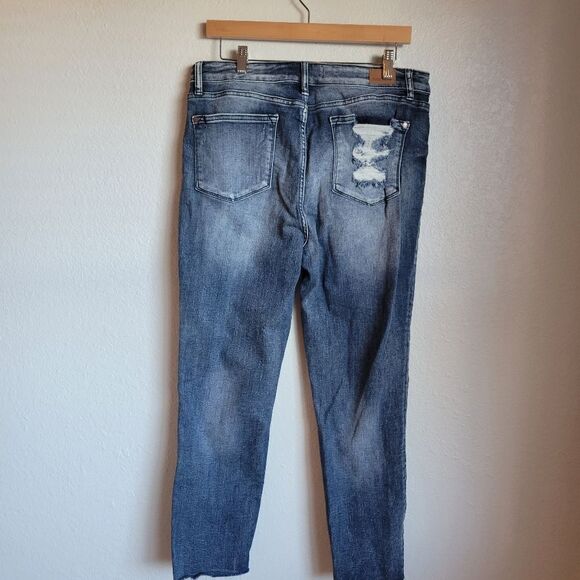 Judy Blue Shelly Relaxed Fit Jeans - Picture 5 of 10